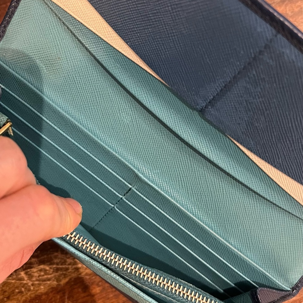 BAG BATTLE Prada Wallet - Picture 2 of 11